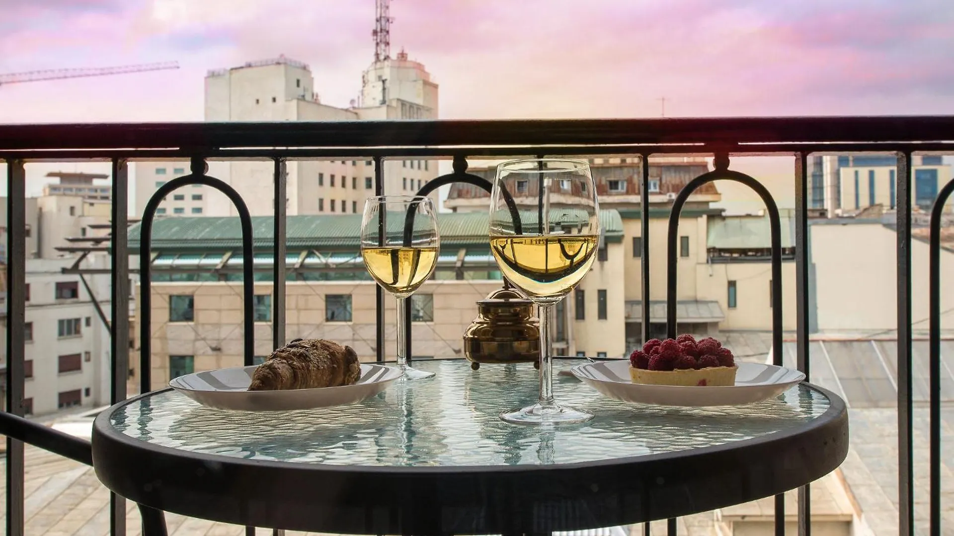 City-Centric Comfort: 1-Bedroom Apartment Near Military Circle Bucharest Romania