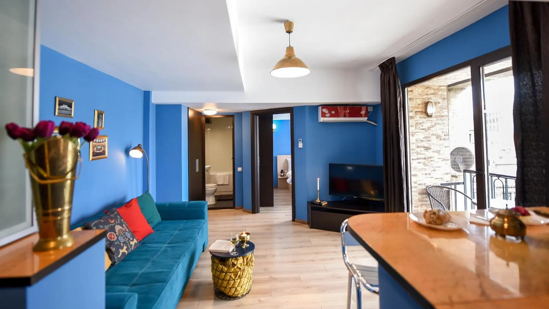 City-Centric Comfort: 1-Bedroom Apartment Near Military Circle Bucharest
