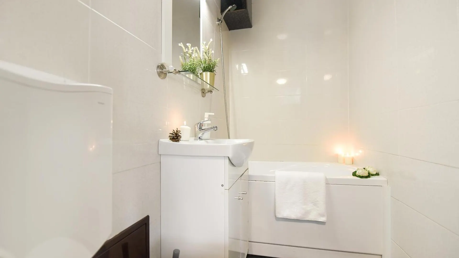 City-Centric Comfort: 1-Bedroom Apartment Near Military Circle Bucharest