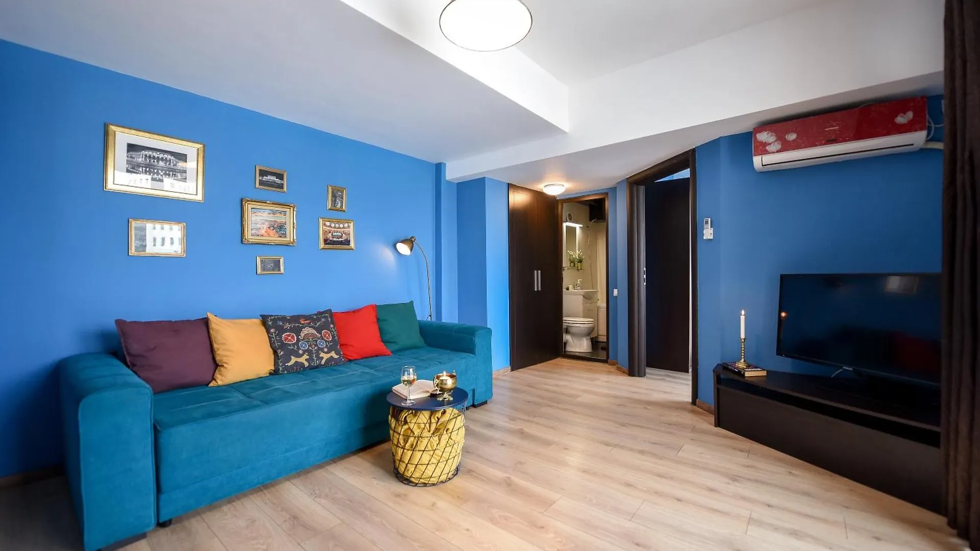 City-Centric Comfort: 1-Bedroom Apartment Near Military Circle Bucharest 0*,
