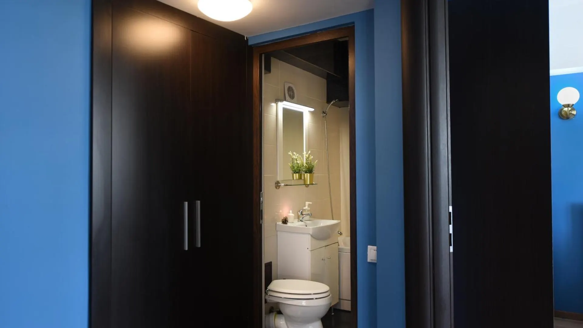 City-Centric Comfort: 1-Bedroom Apartment Near Military Circle Bucharest