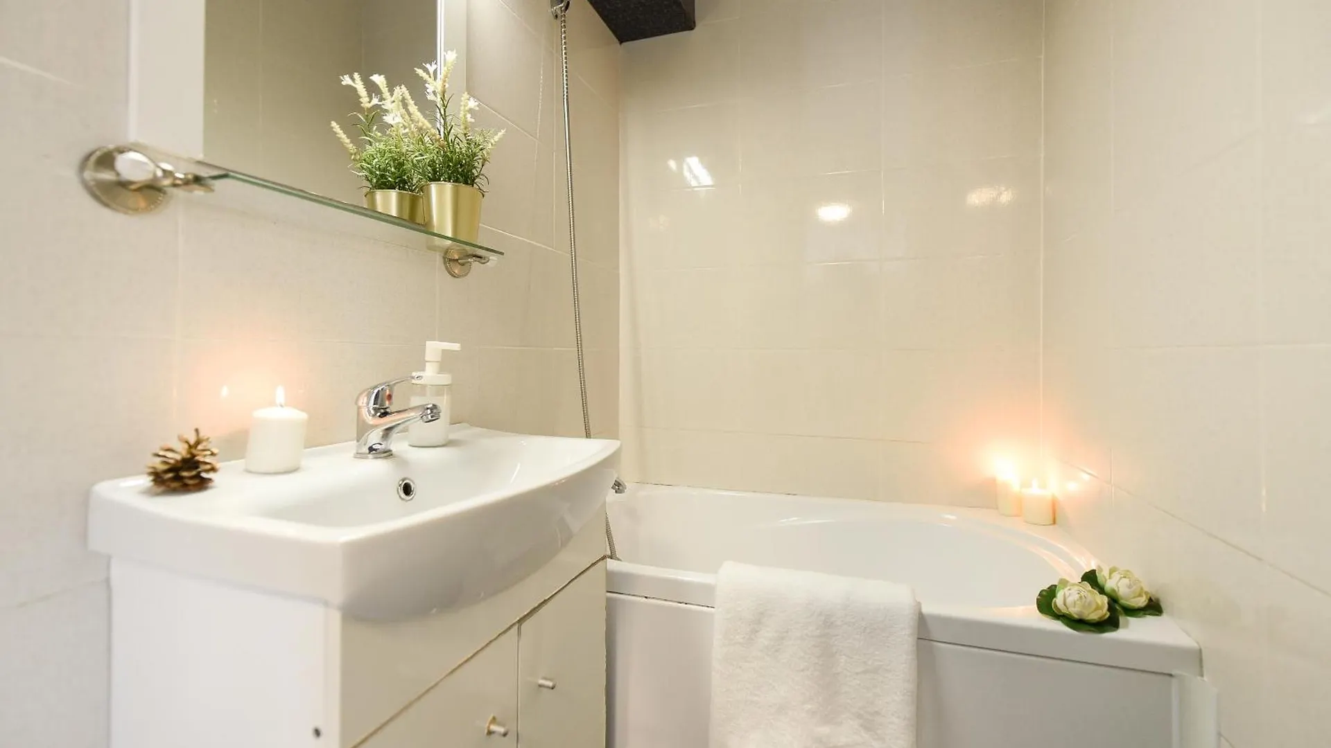 City-Centric Comfort: 1-Bedroom Apartment Near Military Circle Bucharest