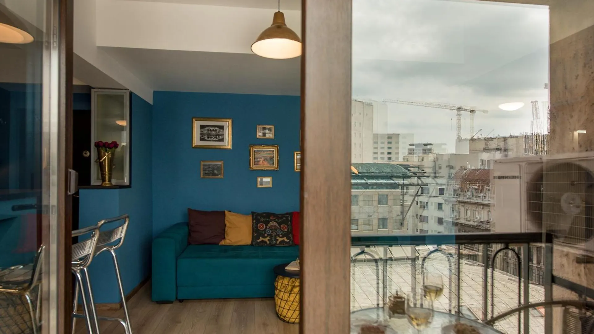 City-Centric Comfort: 1-Bedroom Apartment Near Military Circle Bucarest