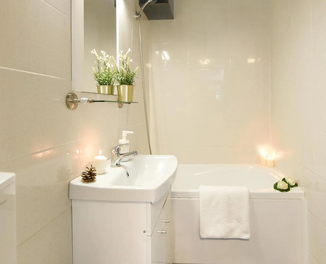 City-Centric Comfort: 1-Bedroom Apartment Near Military Circle Bucharest
